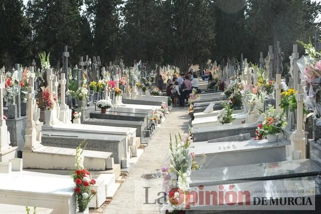 Día de Todos los Santos en el Cemeneterio de Espin