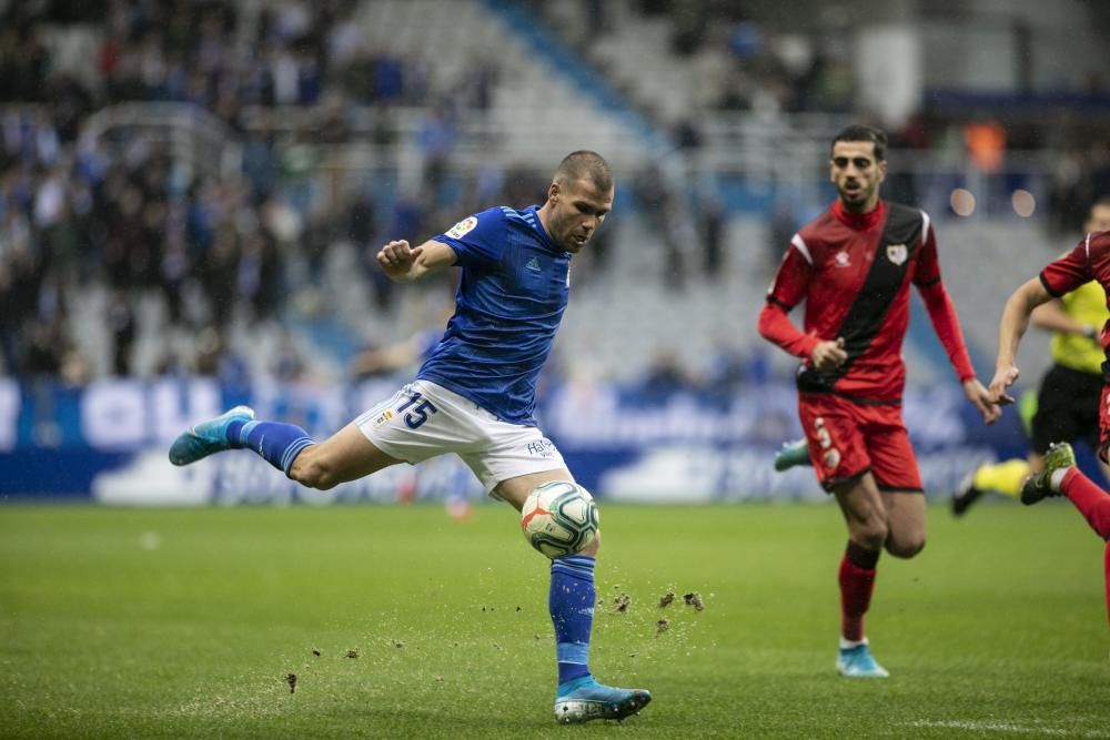 El partido entre el Real Oviedo y el Rayo Vallecano, en imágenes