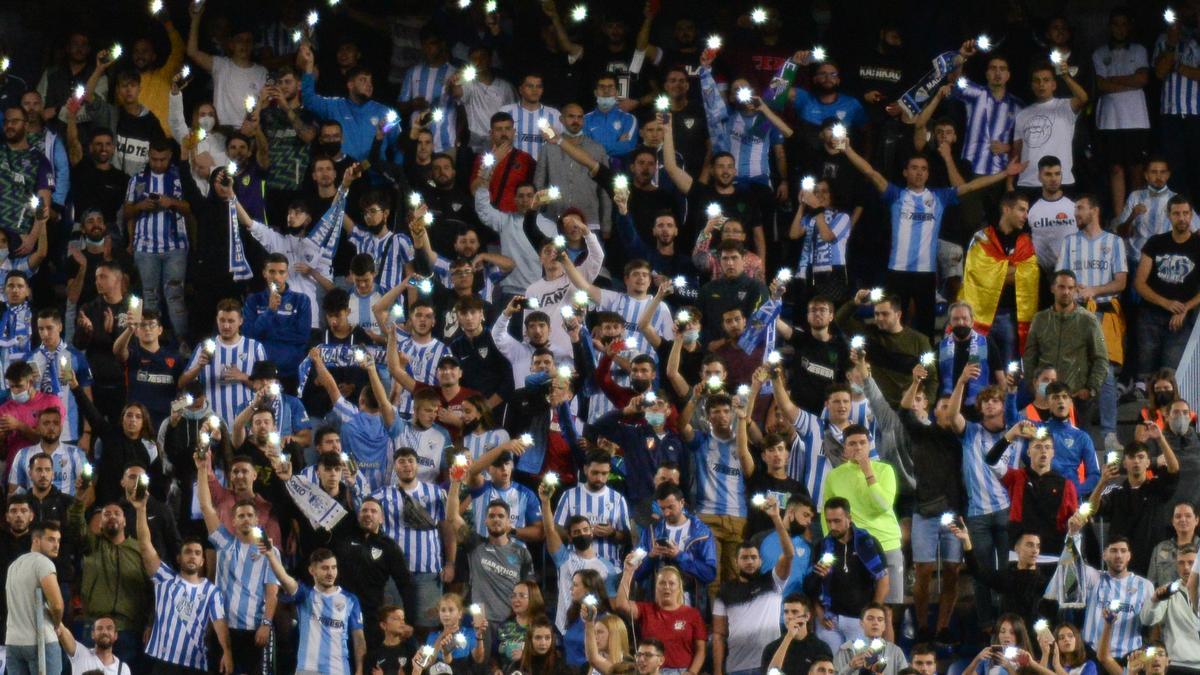 La afición del Málaga CF volvió a responder este sábado y su aliento fue vital en los momentos en el que el Lugo apretaba