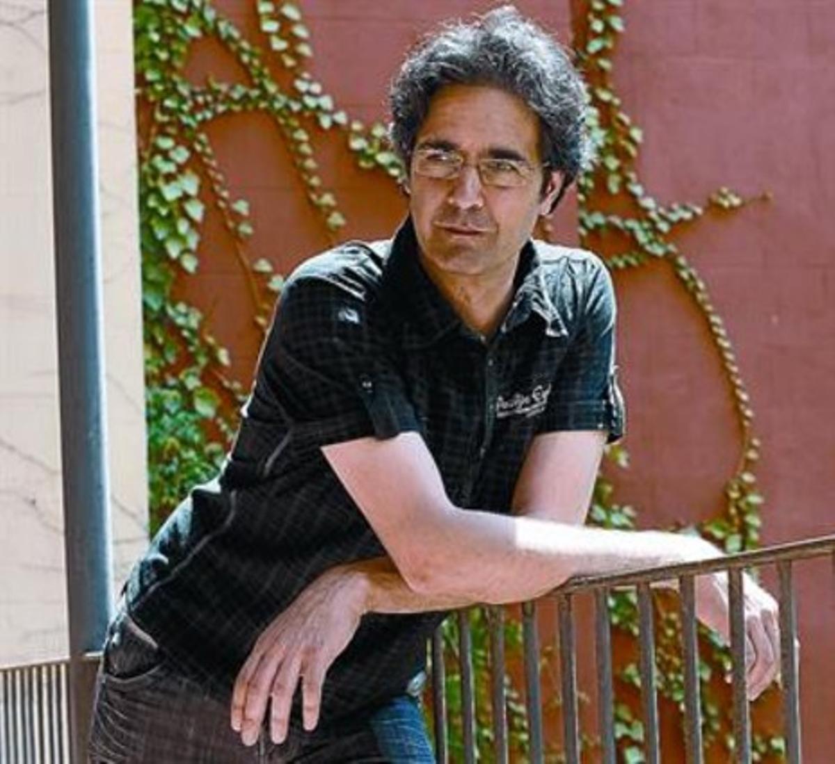 VICENÇ PAGÈS JORDÀ 3 ’ELS JUGADORS DE WHIST’8Publicada el setembre del 2009, la primera gran novel·la de Pagès (Figueres, 1963) ha rebut el premi Crexells, de l’Ateneu Barcelonès.