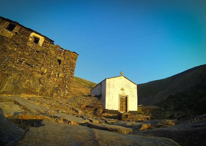 Capilla Drave en la montaña