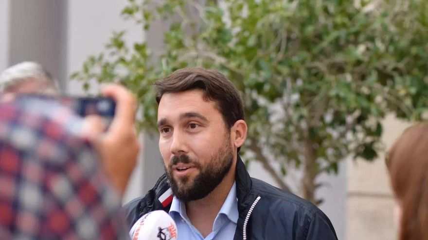 El PP de Dolores solicita un pleno extraordinario para reprobar al alcalde condenado por agresión