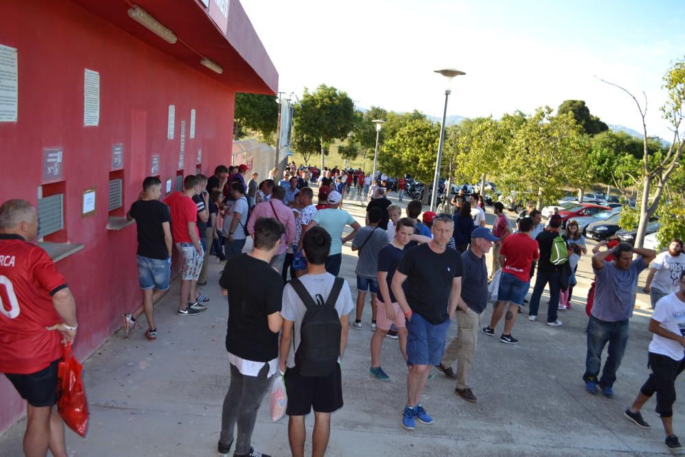 Afición del Mallorca antes del partido