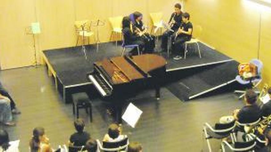 Un concierto de los alumnos de la Escuela de Música de Carreño. | b. fernández