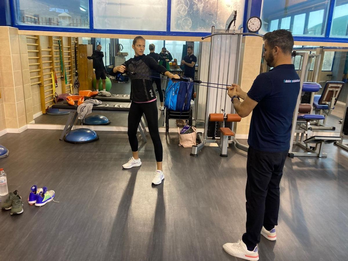 Karolina Pliskova ejercitandose en las instalaciones de Torremolinos