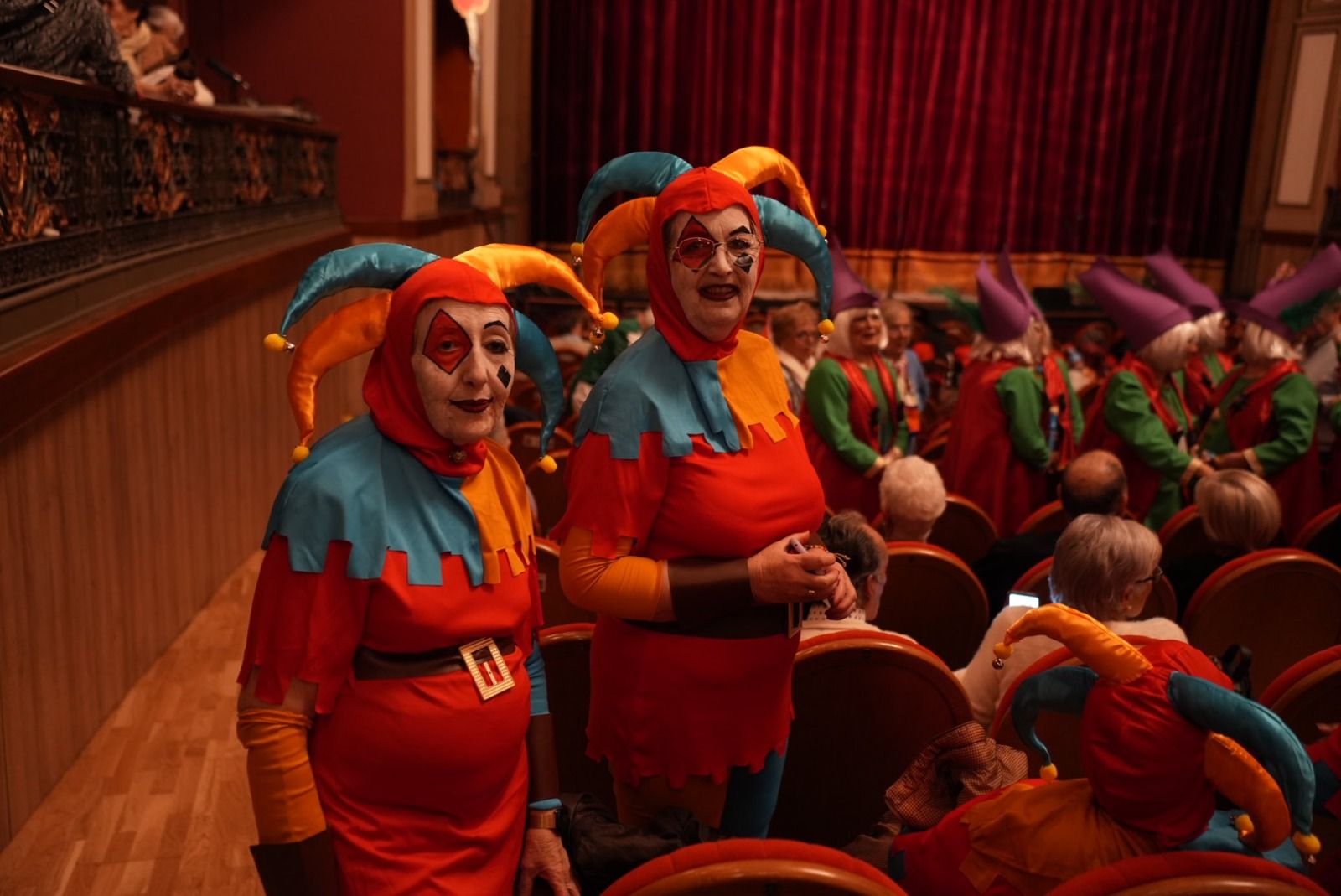 El Gran Teatro alberga la fiesta del Carnaval de Mayores