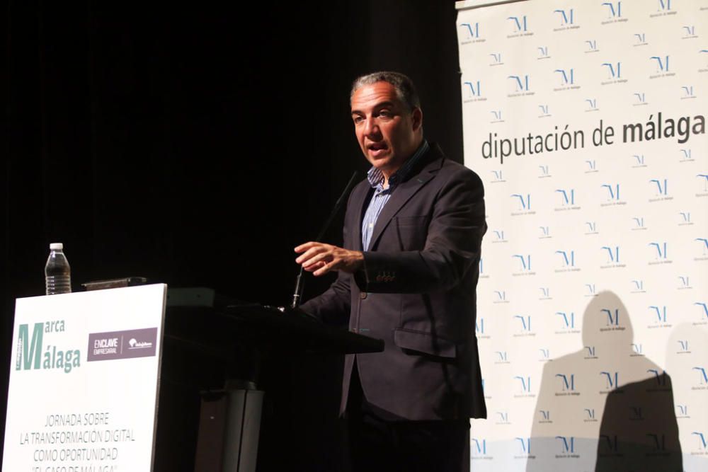 El conocido economista José María O'Kean impartió una conferencia sobre los retos de la transformación digital ante casi 200 asistentes