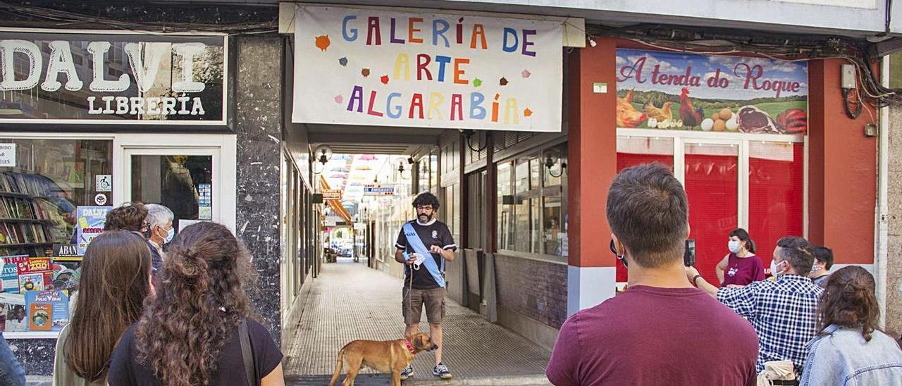 Un intre da inauguración da exposición da Algarabía na Galería Colón o ano pasado.  | // BERNABÉ/ANA AGRA