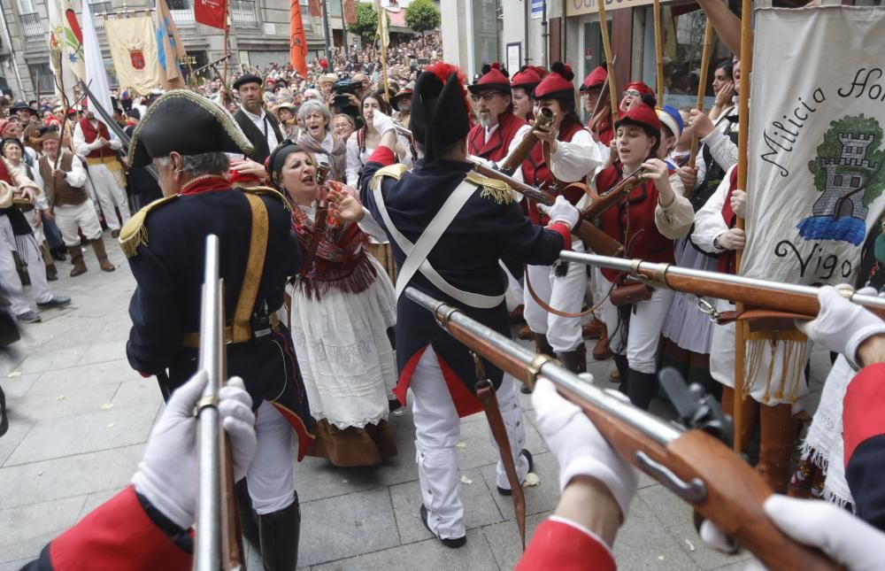 La representación de la expulsión de las tropas invasoras francesas congrega en el casco histórico a miles de personas para disfrutar del broche de oro a un fin de semana de fiesta.