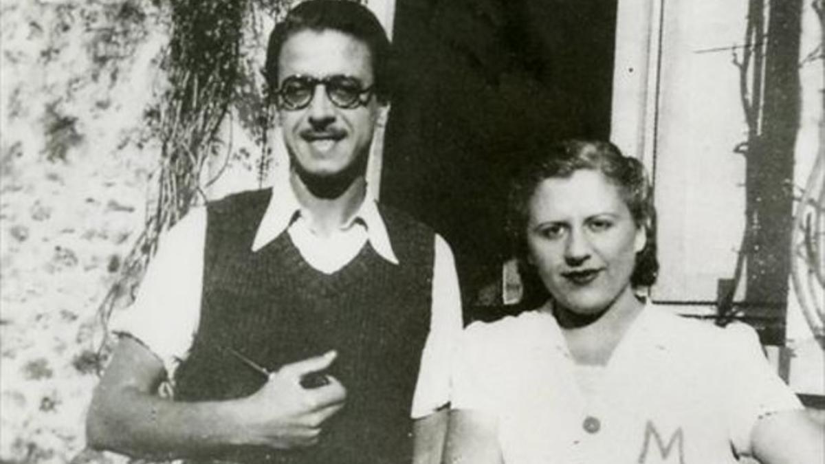 Armand Obiols (seudónimo del periodista catalán Joan Prat) y Mercè Rodoreda, en Villa Rosset, en octubre de 1939. La relación entre ambos se inició con el exilio, que le llevó a trabajar como traductor y asesor para la Unesco en Ginebra y Viena.