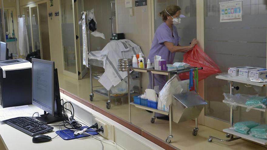 Unidad de Cuidados Intensivos del Hospital General de Elche, donde permanece ingresado un paciente con neumonía por coronavirus.