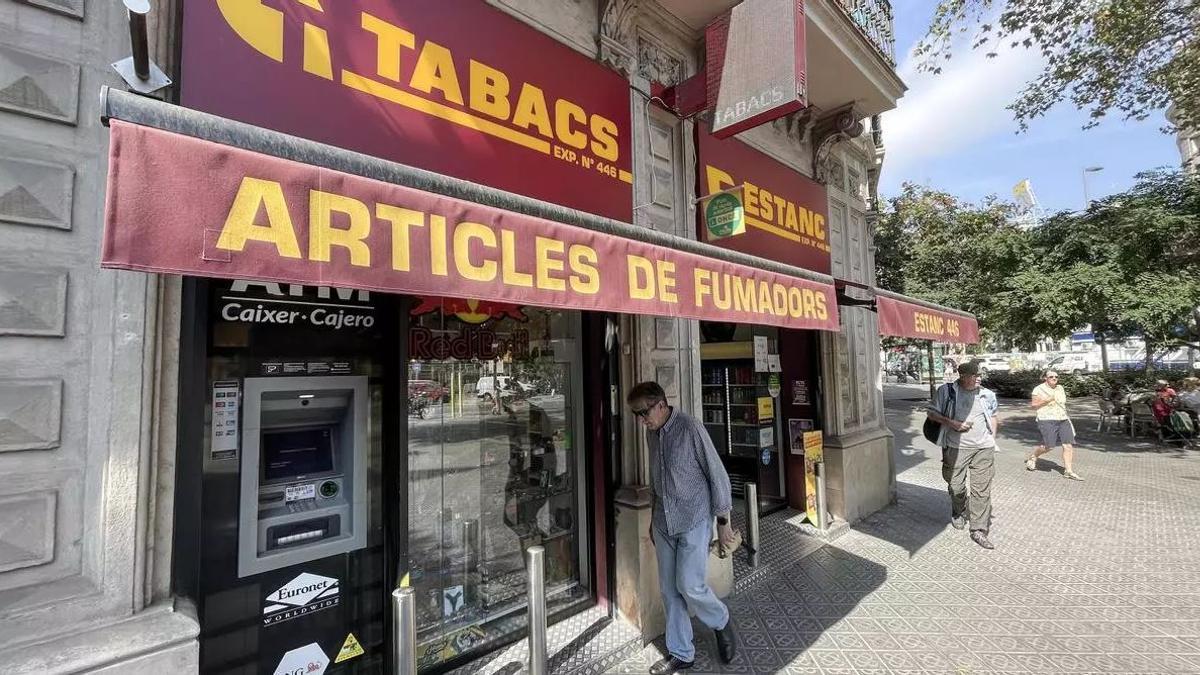 El dueño de un estanco en España hace cuentas del dineral que gana al año