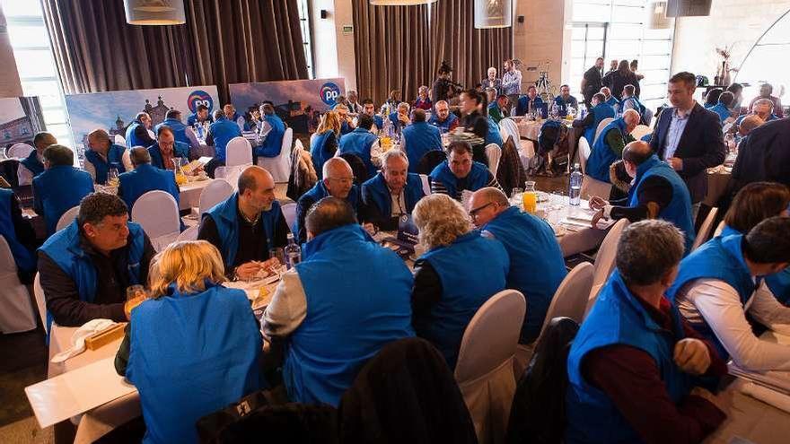 Reunión de los 92 candidatos del PP en un hotel de Allariz. // Agostiño Iglesias