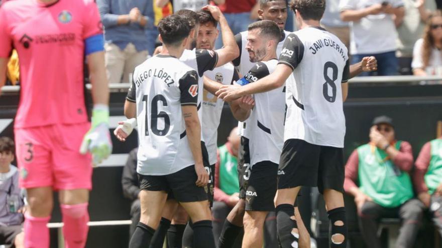 Jugadores del Valencia, en una imagen de archivo. |