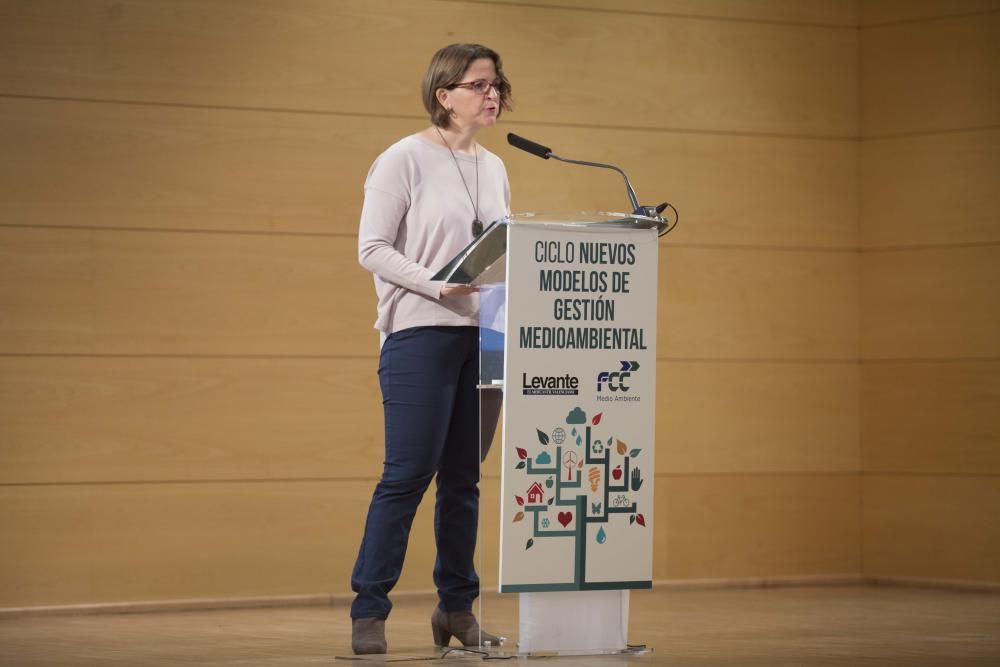 Conferencia de política ambiental de Elena Cebrián en el Club Mercantil