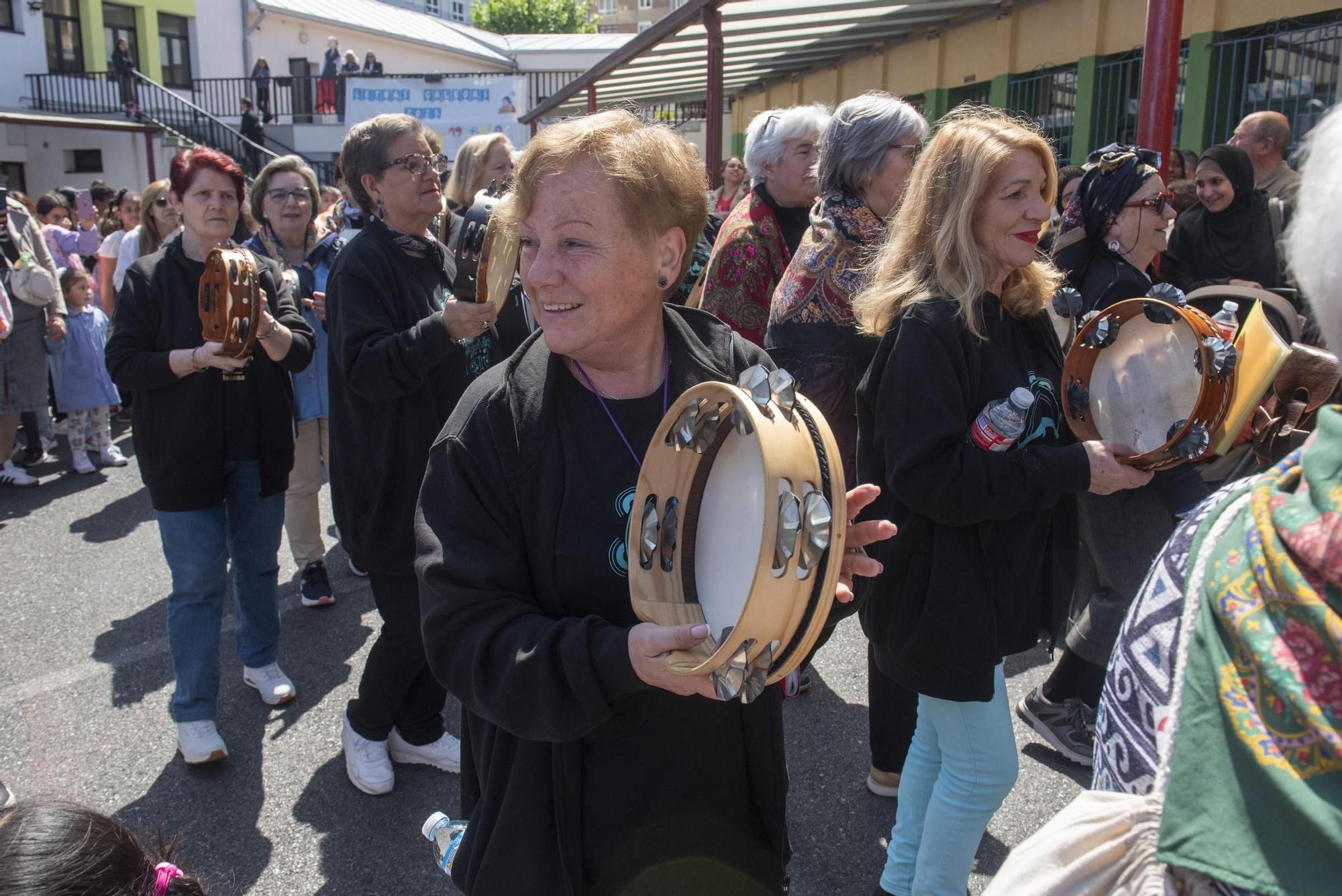 Baile, pandeireta e alegría no Raquel Camacho