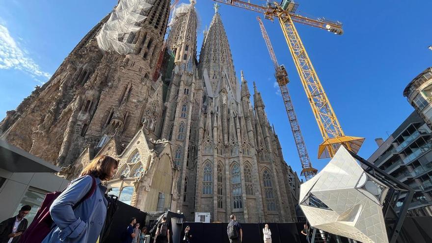 La Sagrada Família culmina su torre central de 142,5 metros y alcanzará los 172,5 en 2025 con una gran cruz