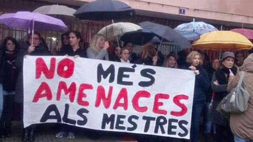 Protesta hace un año en un colegio de Palma contra las amenazas a docentes