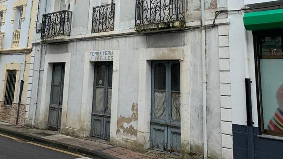 El edificio de Boal donde se construirá el nuevo centro de salud.