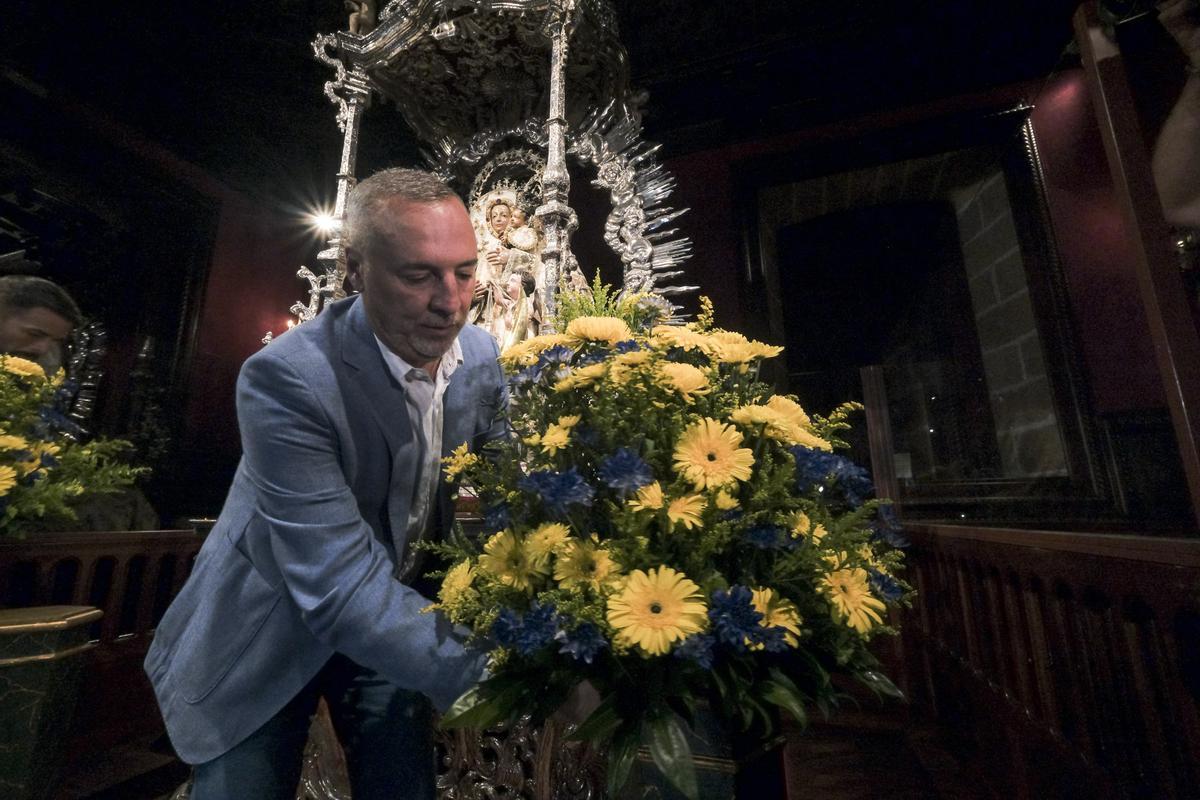 Ofrenda floral de la UD Las Palmas a la Virgen del Pino