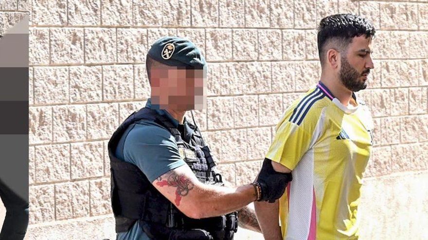 El joven asesinado a tiros en Torrevieja fue rematado en el suelo tras caer sobre un niño