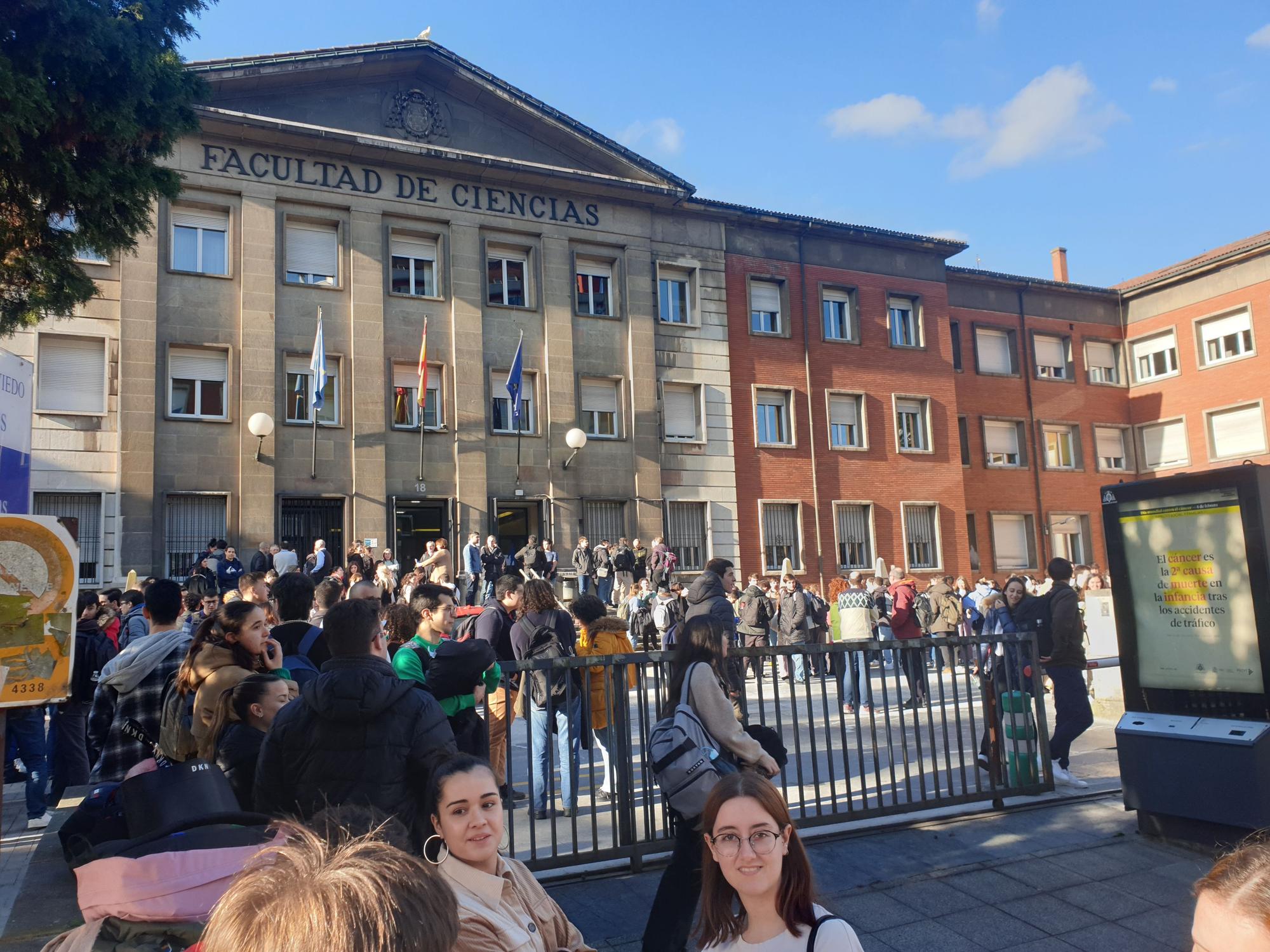 Alarma por incendio en la facultad de Ciencias de Oviedo