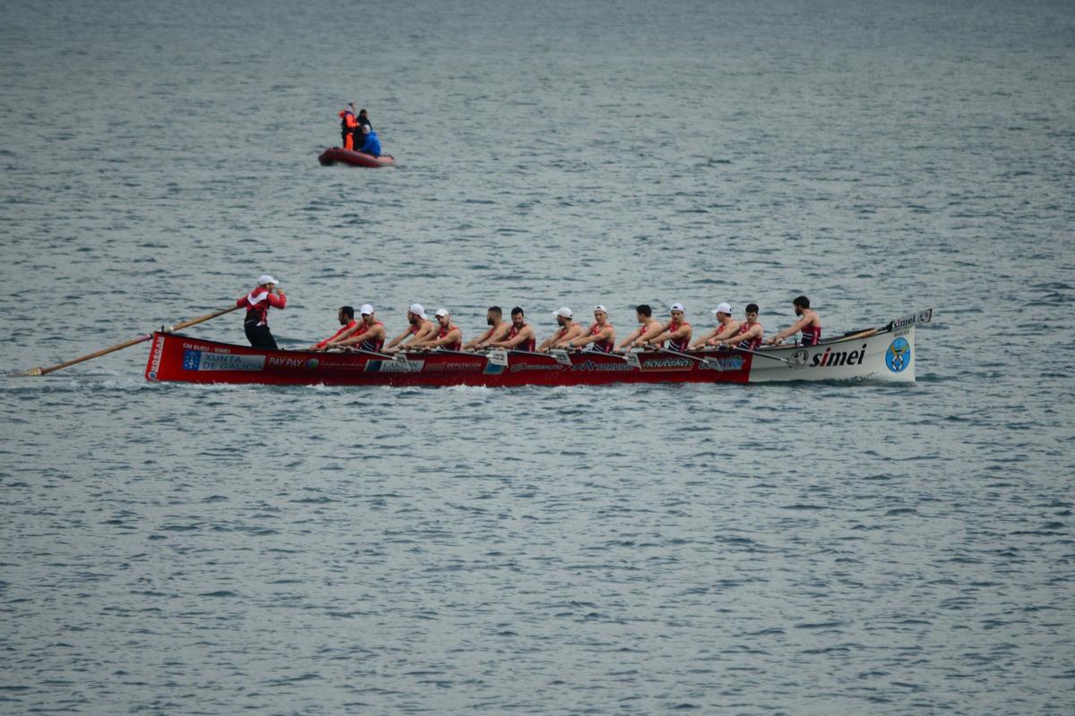 Tripulación del Club do Mar Bueu durante la regata Memorial Pepe O Ruso.
