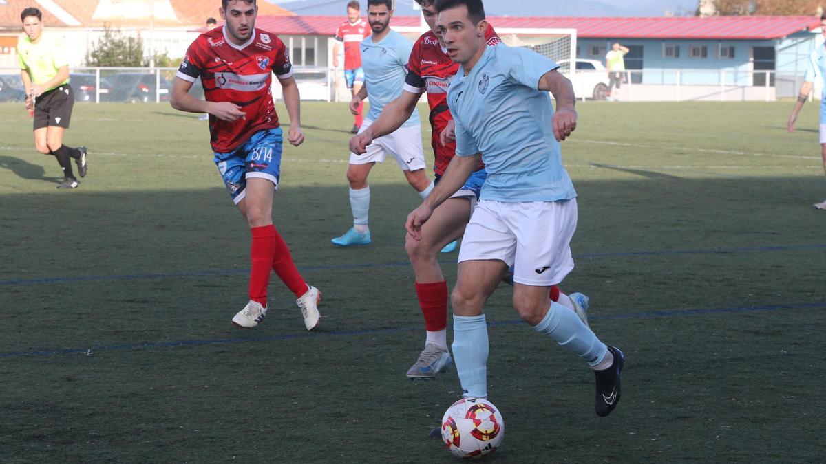 Una acción del duelo de ayer entre Beluso y Barco.