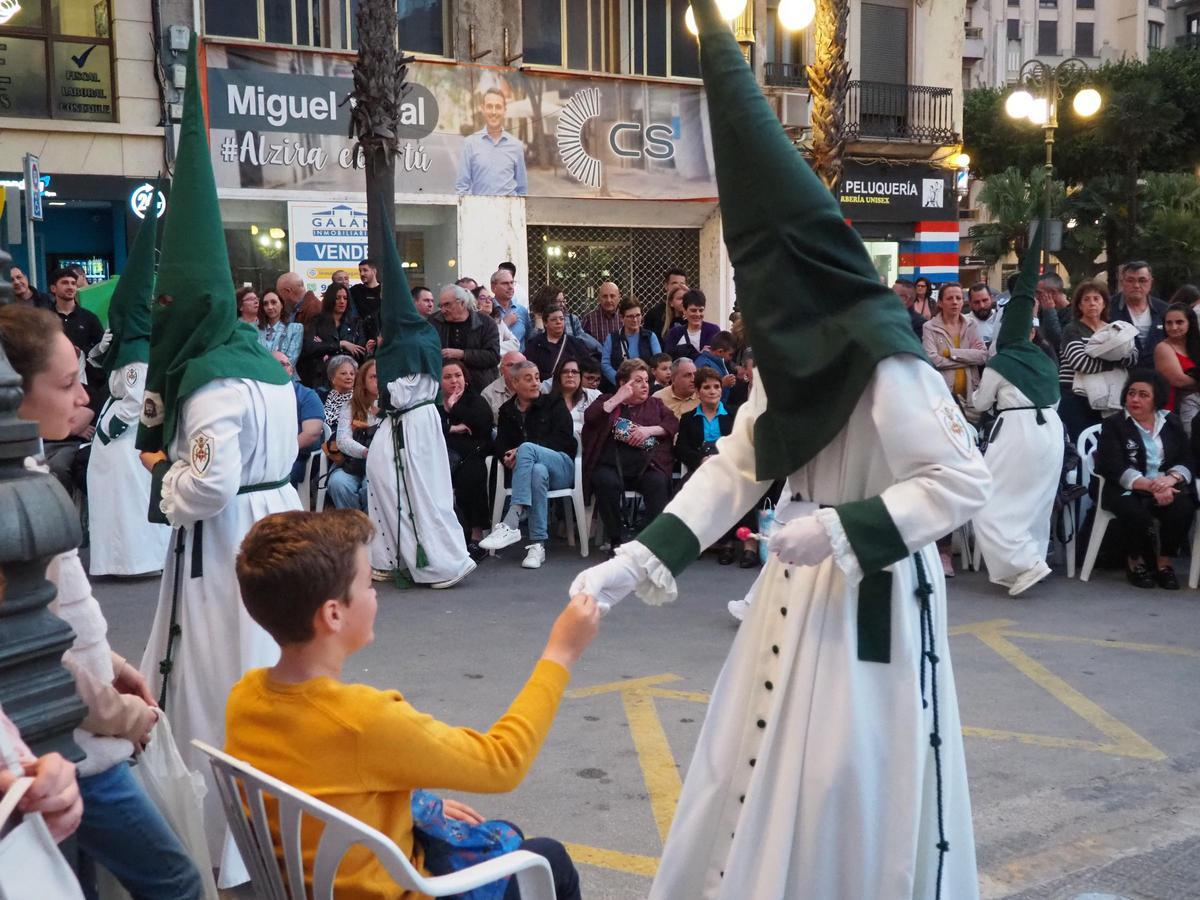 Procesión del Santo Entierro en Alzira 2025.