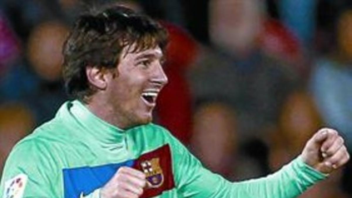 Goleadores 8 Messi celebra su tanto de cabeza al Mallorca el sábado y Ronaldo lamenta una ocasión perdida en Riazor ante el Deportivo.