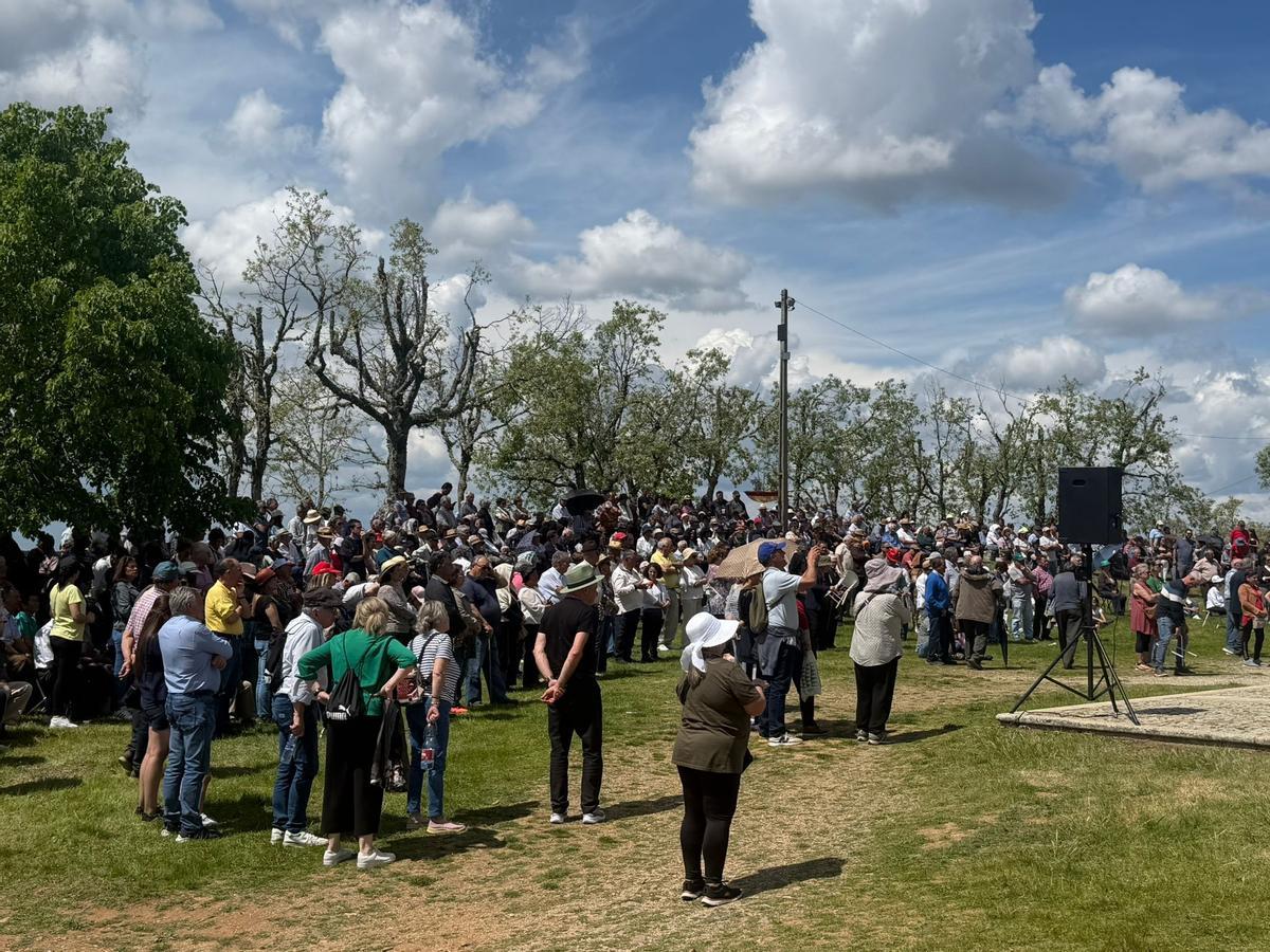 GALERÍA | La romería de la Virgen de la luz hermana a zamoranos y mirandeses