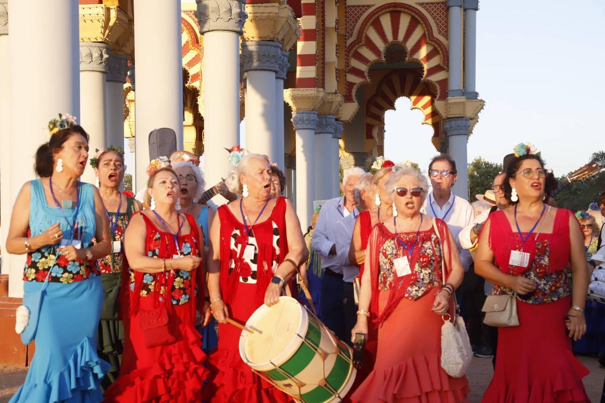 El pasacalles rociero en la Feria de Córdoba, en imágenes