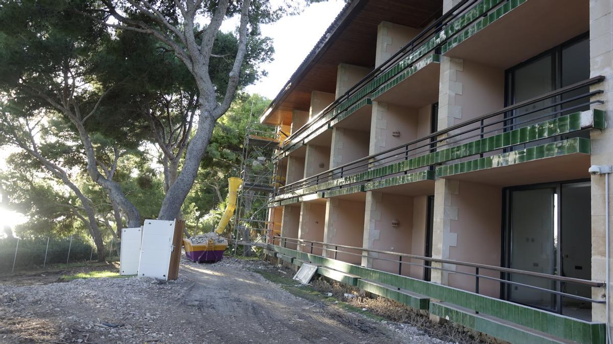 Las obras ya han empezado en hotel Punta Negra, en Costa d&#039;en Blanes, Calvià.