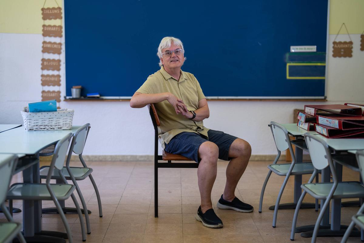 Jordi Rosanes, director de la Escola Vedruna de Manlleu, el pasado mes de julio en una de las aulas del centro.