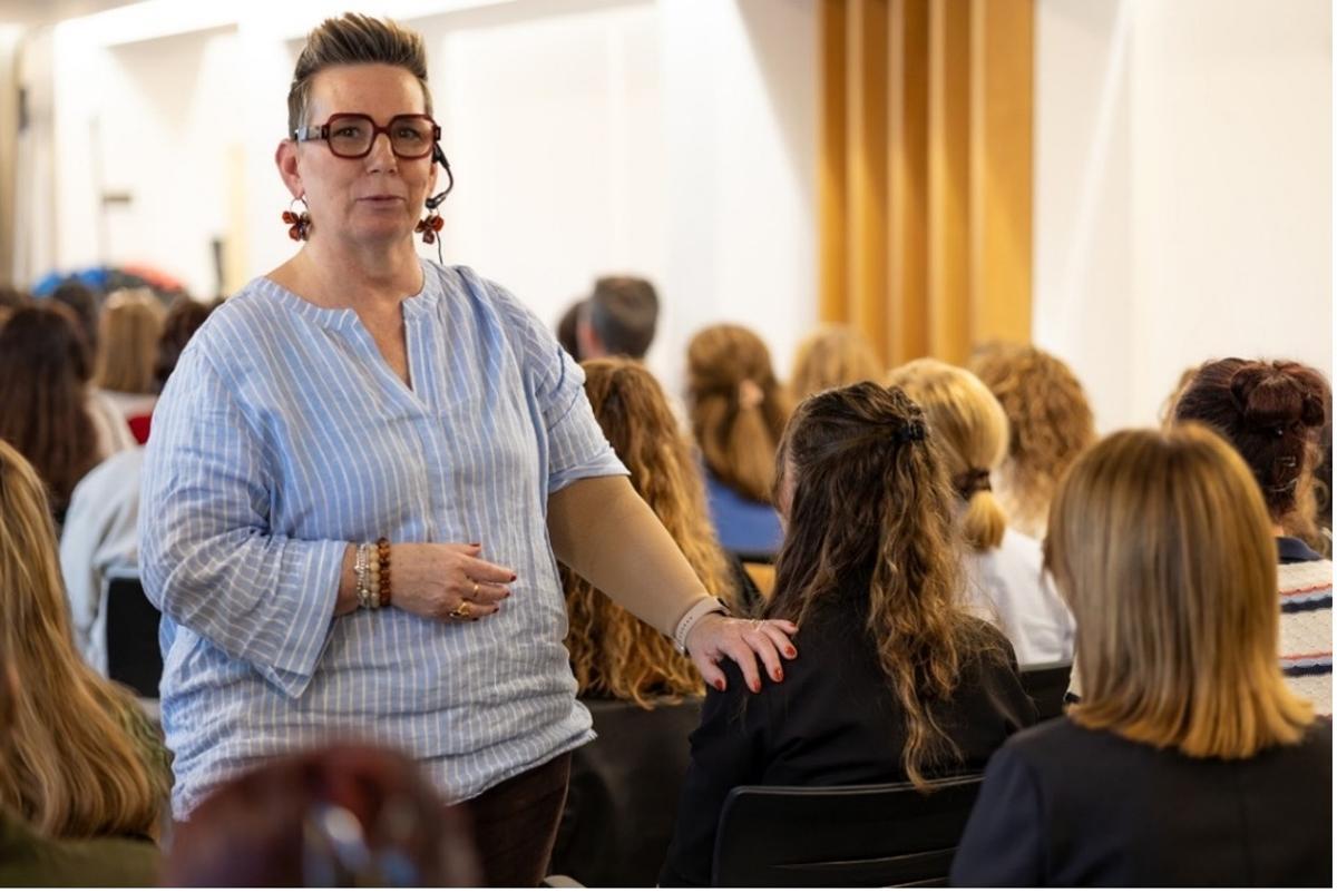 Sandra Martínez durante su ponencia en el evento de Netibiza celebrado en la isla.
