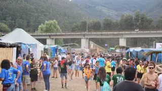 Pravia baila al ritmo del Xiringüelu: empieza la romería más multitudinaria de Asturias