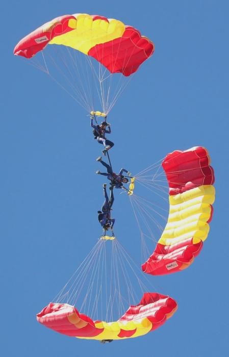 Homenaje al primer salto paracaidista militar en la Base Aérea de Alcantarilla