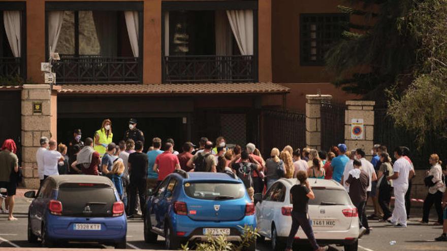 Exterior del hotel en el que están aislados trabajadores y turistas en Tenerife por coronavirus.