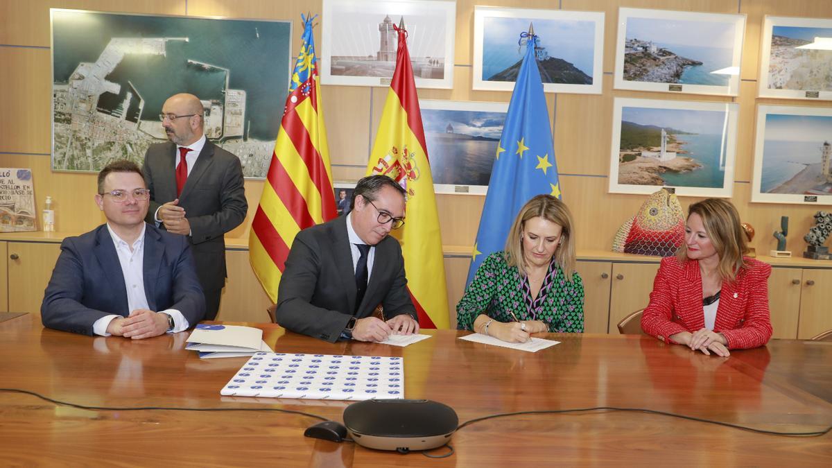 Firma del protocolo enre el Puerto y la conselleria de Innovación.