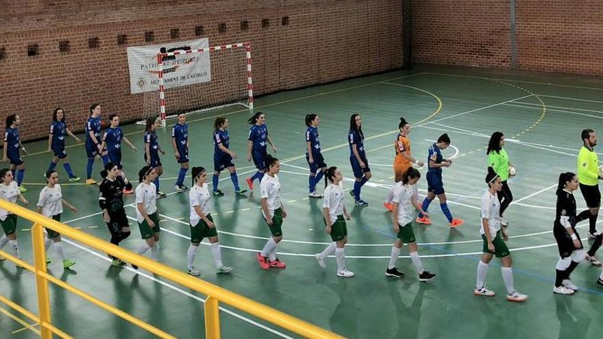 Las jugadoras del Joventut d&#039;Elx y del Castellón saliendo a la pista