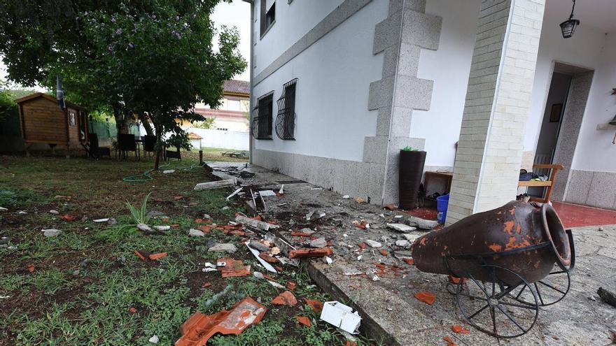 Un rayo cae sobre una casa en Pontevedra: «Unos minutos antes y estoy muerto»