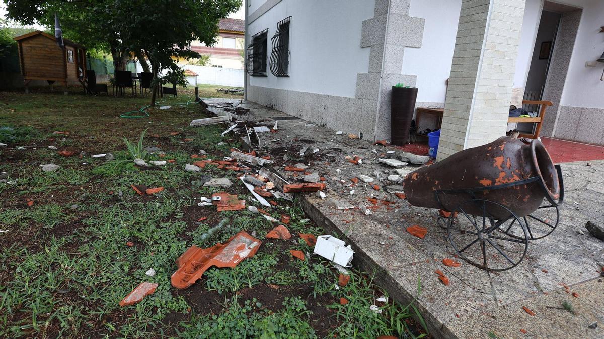 Un rayo cae sobre una casa en Pontevedra: «Unos minutos antes y estoy muerto»
