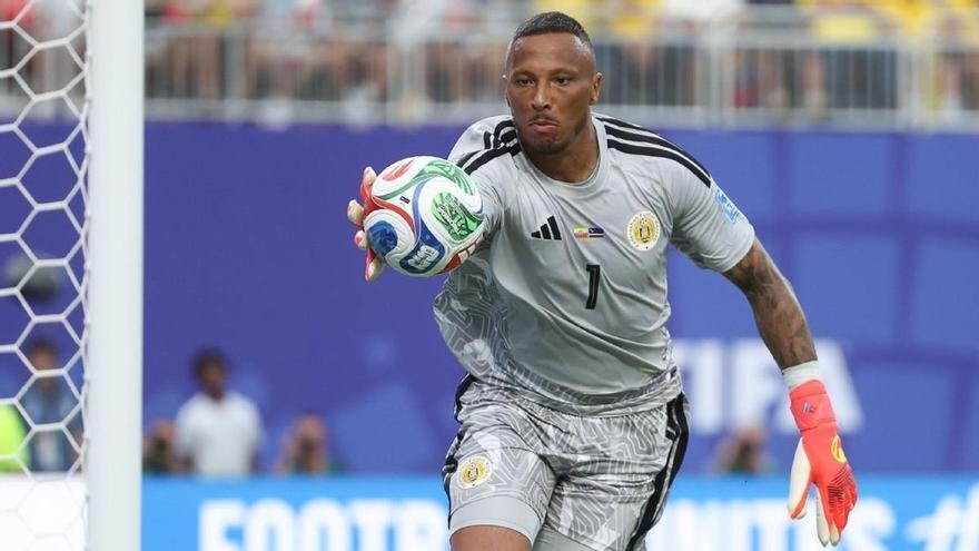 Eloy Room protagoniza la mayor exhibición de un portero en un Mundial y salva a Curazao ante Ecuador