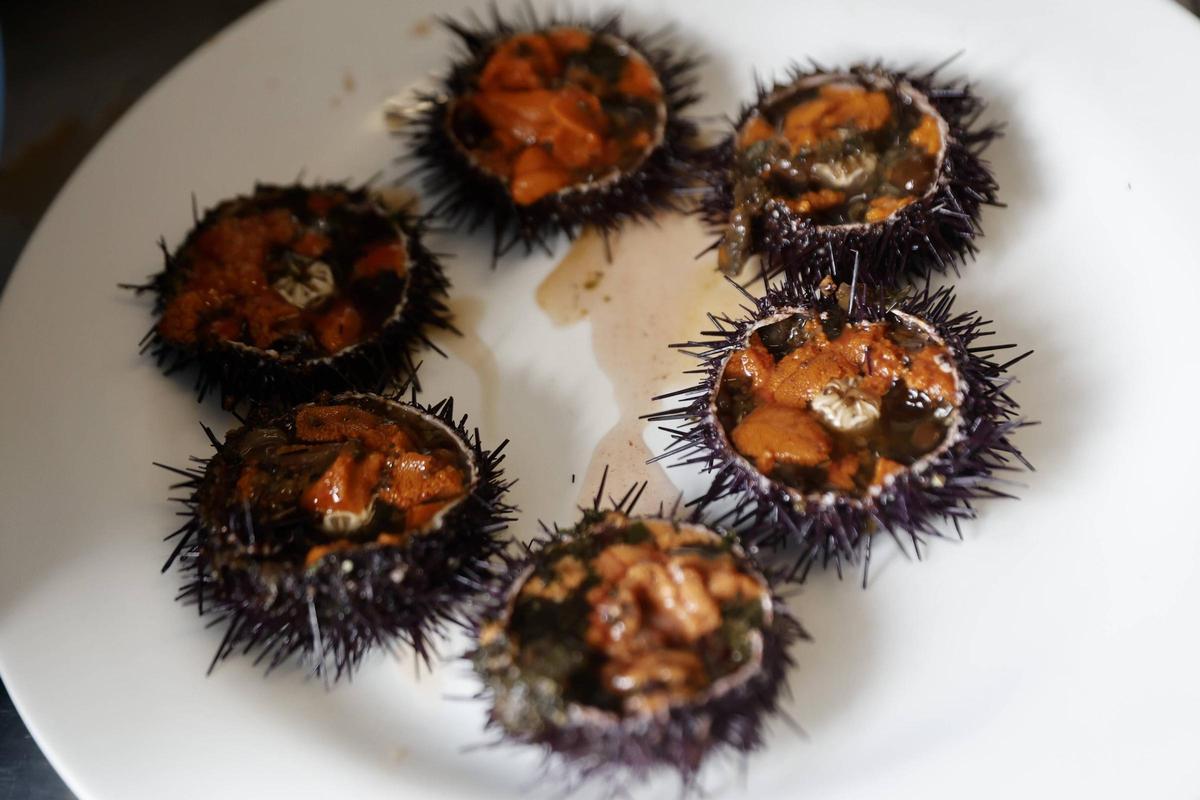 Gijón se relame con los oricios (gallegos) a espera de la campaña regional (en imágenes)