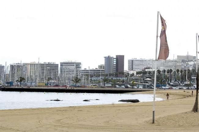 CONTAMINACION EN LA PLAYA DE LAS ALCARAVANERAS