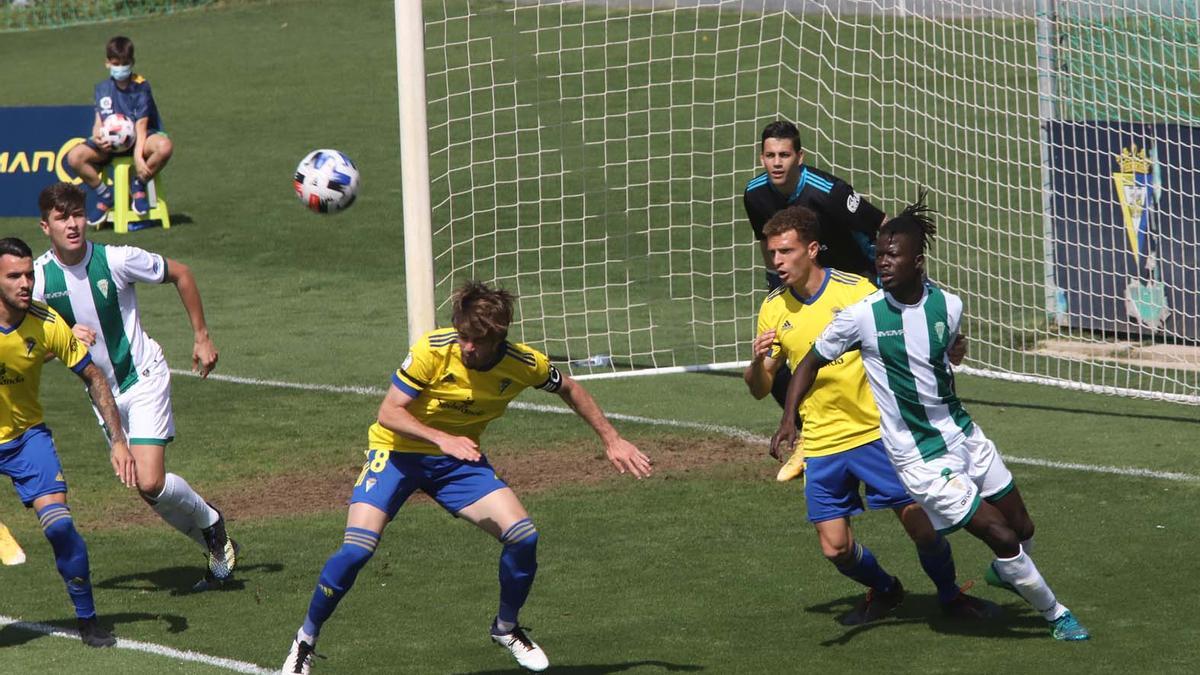 Las imágenes del Cádiz B - Córdoba CF