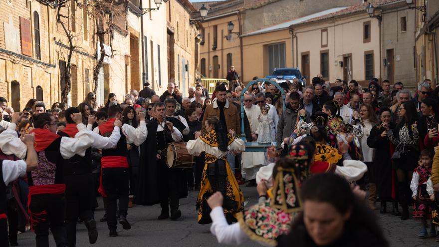 El Baile del Niño cautiva en Venialbo