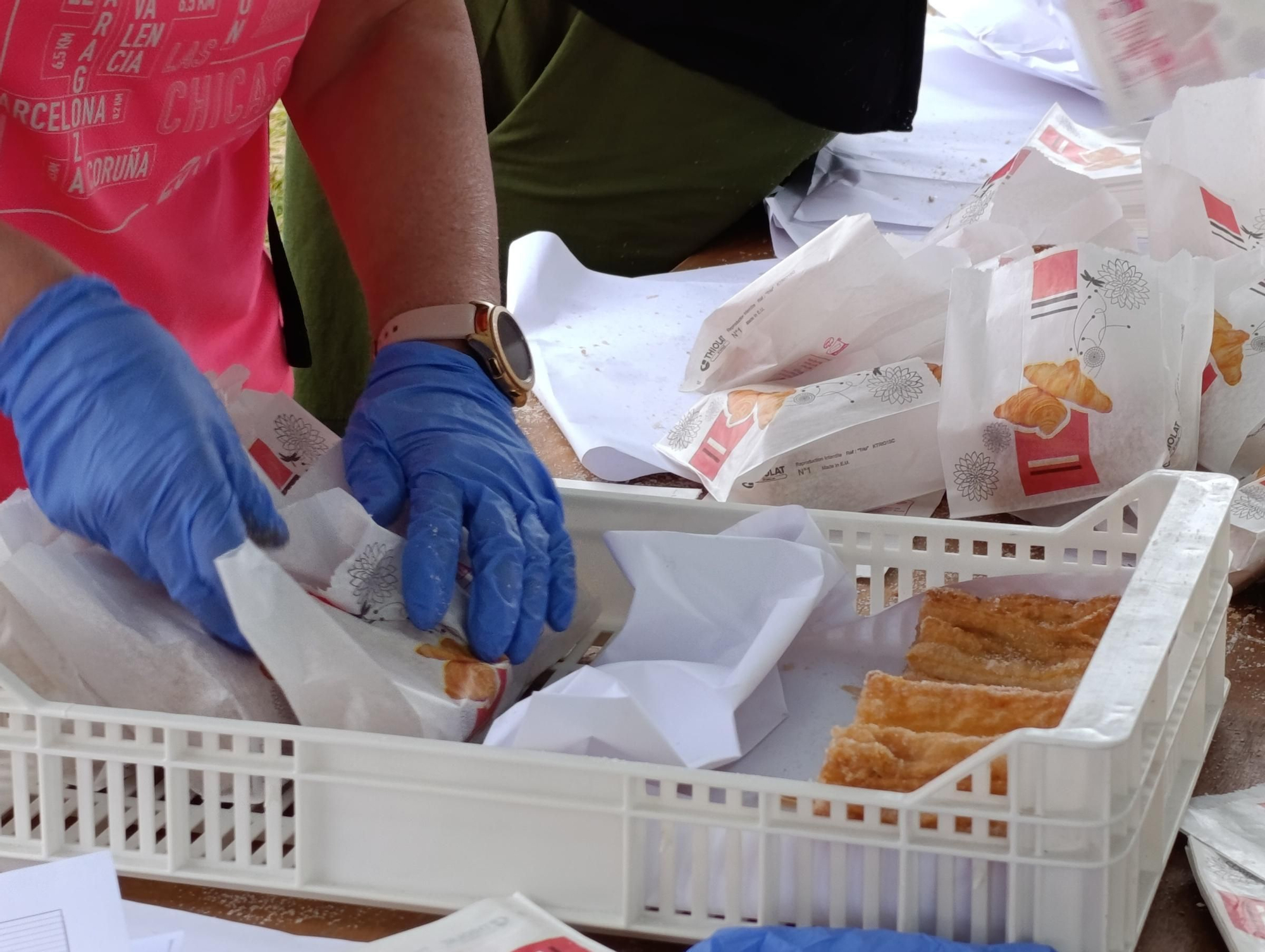 Mesa y mantel para más de mil personas en las fiestas de El Berrón