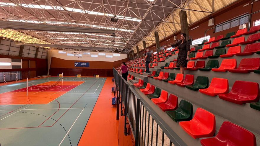 Las Palmas de Gran Canaria estrena nuevos asientos en la grada del Polideportivo de El Batán