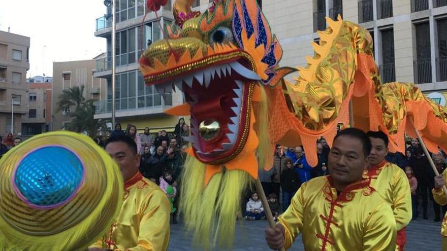 El desfile del Año Nuevo chino por el centro de Elche